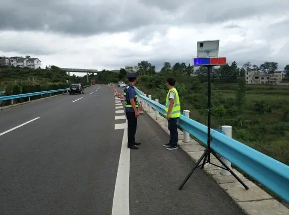 襄阳高速公路钢护栏