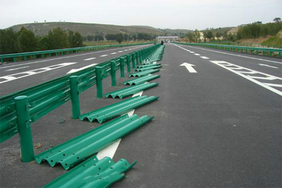 襄阳波形护栏的维护与管理确保道路安全的关键步骤