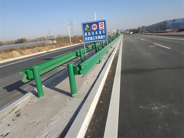 襄阳公路护栏守护安全横跨多个行业的应用